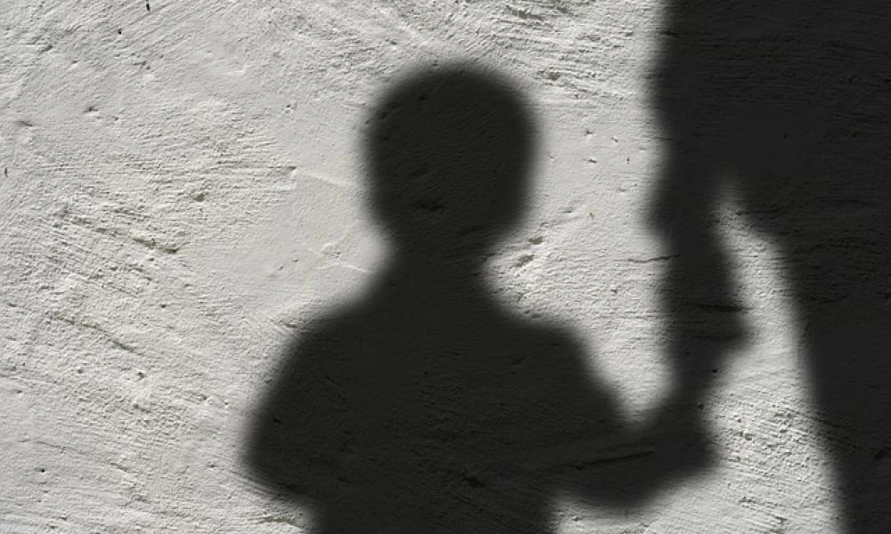 Ιταλία: Καθολικός ιερέας συνελήφθη για διακίνηση παιδικής πορνογραφίας – Έρευνες για κύκλωμα 26 ατόμων
